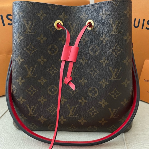 SOLD. Louis Vuitton NeoNoe Monogram in Coquelicot - Picture 3 of 14